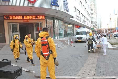 烏魯木齊一醫院二氧化氯泄漏 消防人員佩防化服排險